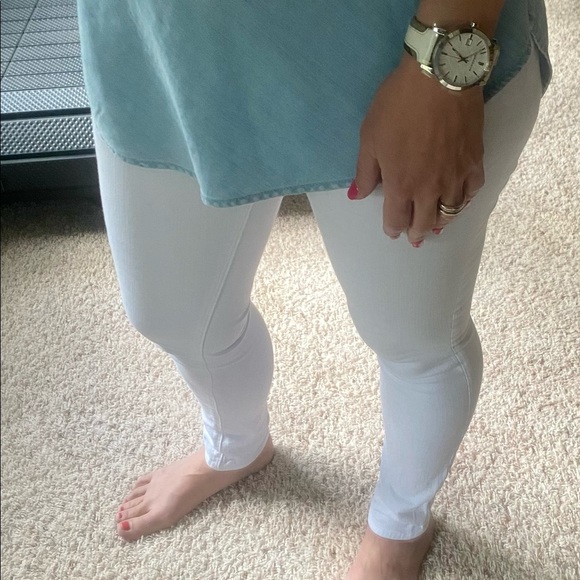 Women’s Burberry Watch - Authentic - Picture 2 of 6